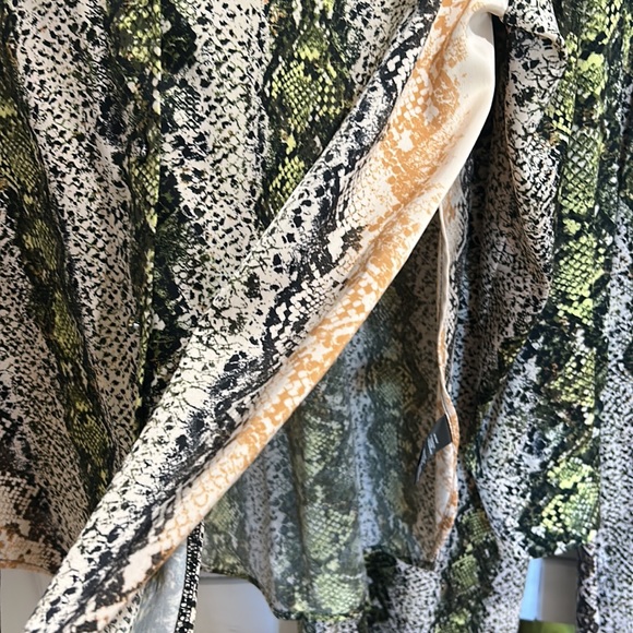 Fun Pants with Matching top Slits on side of Blouse very fun piece - Picture 8 of 8